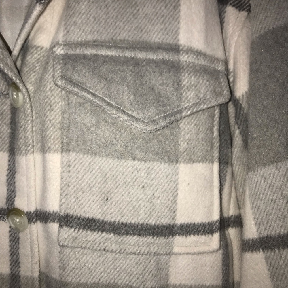 AE - Plaid Button-Up Shacket - Picture 4 of 10